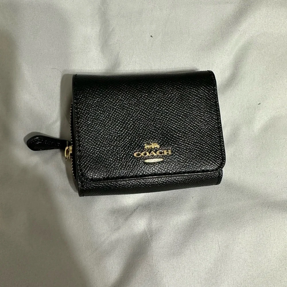 Coach Wallet - Picture 1 of 5